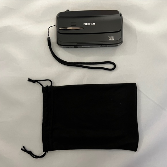 MINT CONDITION Fujifilm FinePix REAL 3D W3 10.0MP Digital Camera - Picture 5 of 6
